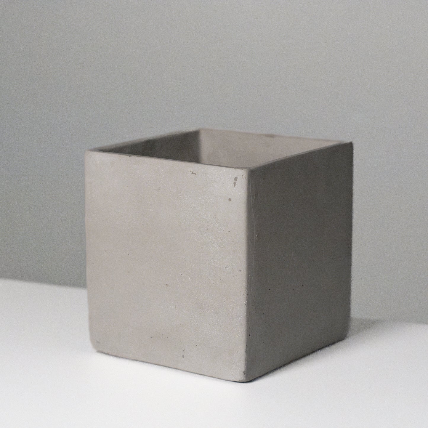 Brutalist | Smokey Minimalist Planter - 5"